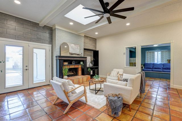 1910 Middle Glen Drive, Carrollton, TX 75007