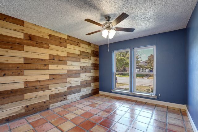 1910 Middle Glen Drive, Carrollton, TX 75007