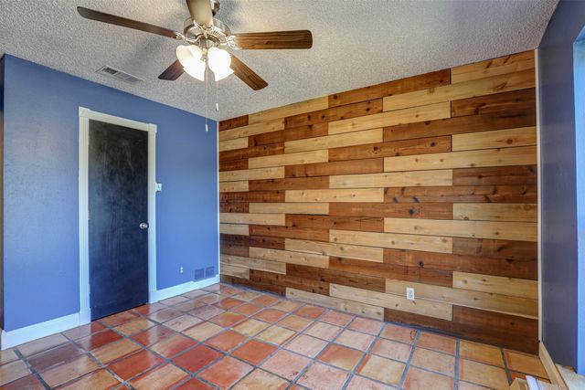 1910 Middle Glen Drive, Carrollton, TX 75007