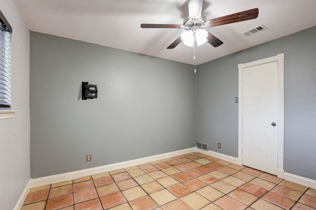 1910 Middle Glen Drive, Carrollton, TX 75007