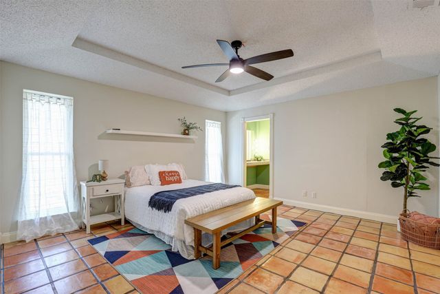 1910 Middle Glen Drive, Carrollton, TX 75007