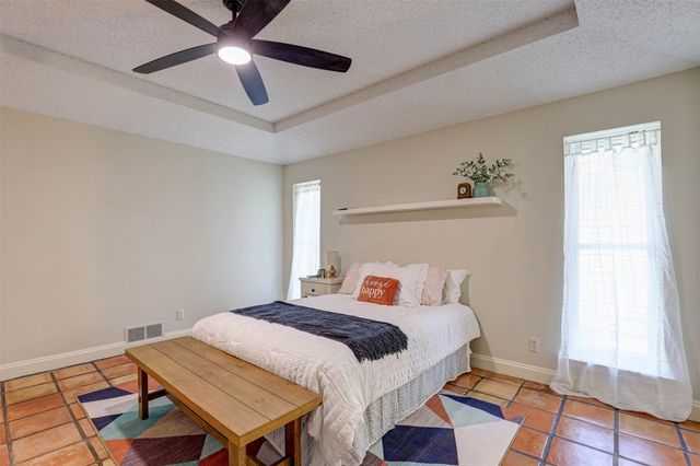 1910 Middle Glen Drive, Carrollton, TX 75007