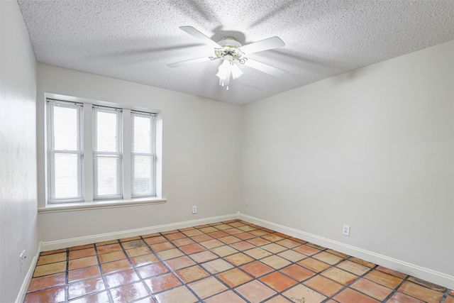 1910 Middle Glen Drive, Carrollton, TX 75007