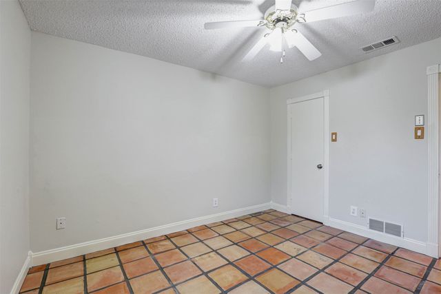 1910 Middle Glen Drive, Carrollton, TX 75007