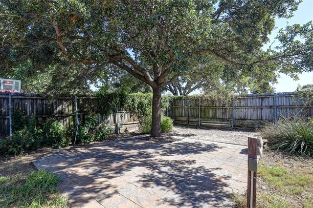 1910 Middle Glen Drive, Carrollton, TX 75007