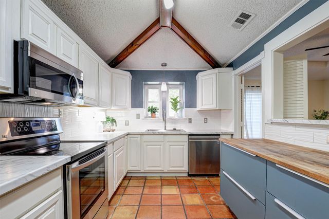1910 Middle Glen Drive, Carrollton, TX 75007