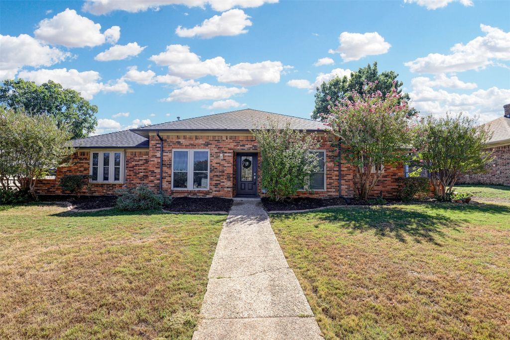 1910 Middle Glen Drive, Carrollton, TX 75007 — photo 2