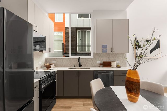 730 A Broadway E, Seattle, WA 98102