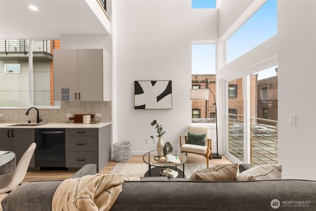 730 A Broadway E, Seattle, WA 98102