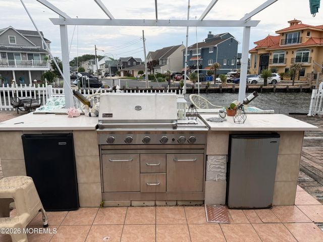 242 Bay Stream Drive, Toms River, NJ 08753