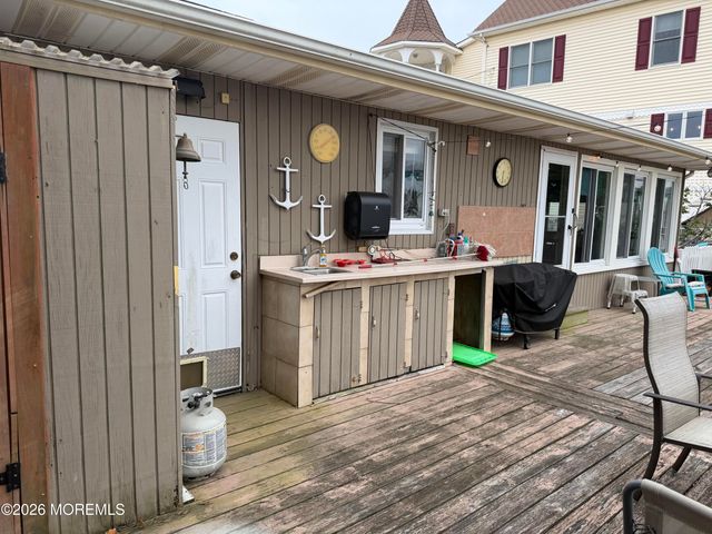 242 Bay Stream Drive, Toms River, NJ 08753