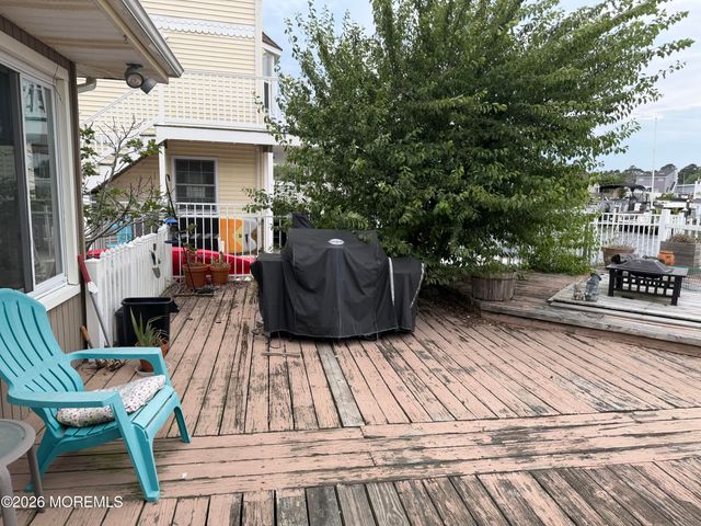 242 Bay Stream Drive, Toms River, NJ 08753