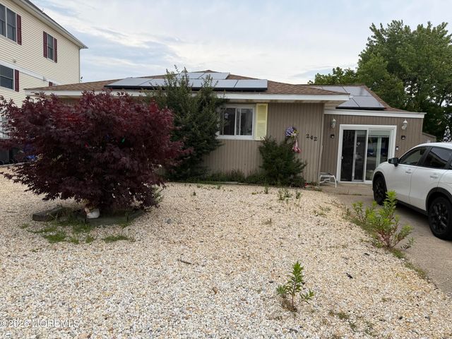 242 Bay Stream Drive, Toms River, NJ 08753