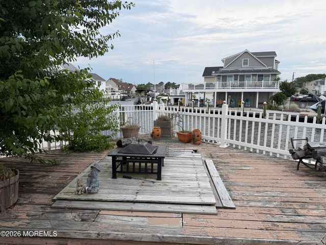 242 Bay Stream Drive, Toms River, NJ 08753