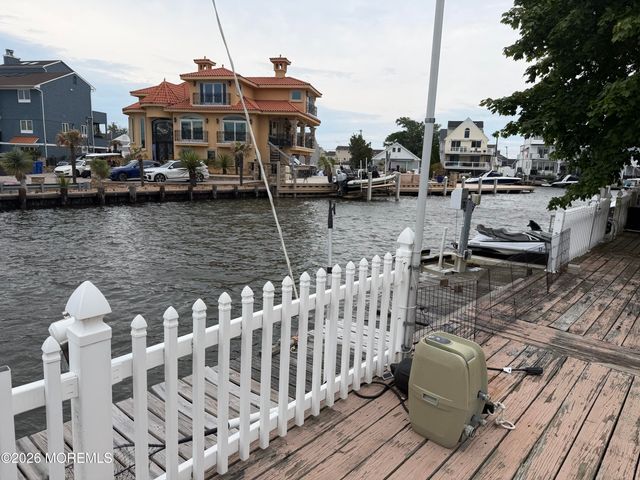 242 Bay Stream Drive, Toms River, NJ 08753