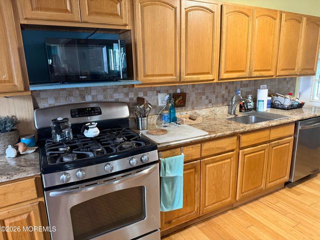 242 Bay Stream Drive, Toms River, NJ 08753
