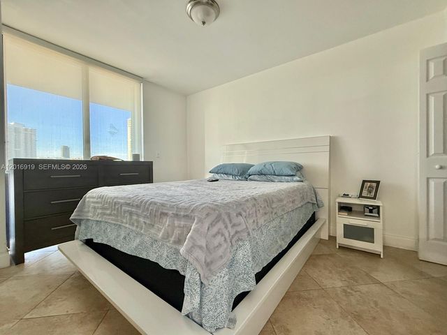 3701 N Country Club Dr 502, Aventura, FL 33180