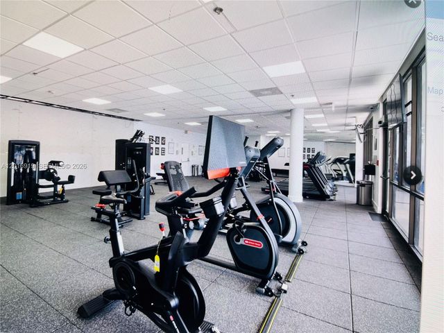 3701 N Country Club Dr 502, Aventura, FL 33180