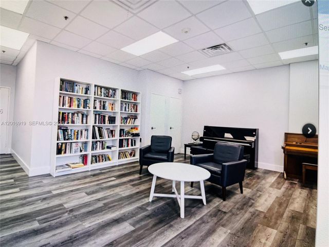 3701 N Country Club Dr 502, Aventura, FL 33180
