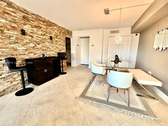 3701 N Country Club Dr 502, Aventura, FL 33180