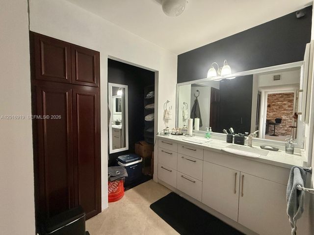 3701 N Country Club Dr 502, Aventura, FL 33180
