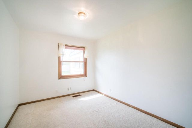628 Pleasant DRIVE, West Bend, WI 53095