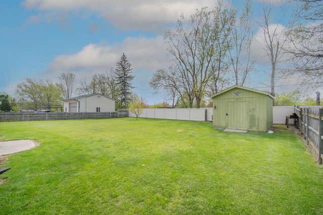 628 Pleasant DRIVE, West Bend, WI 53095