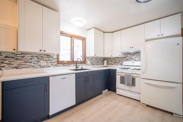 628 Pleasant DRIVE, West Bend, WI 53095