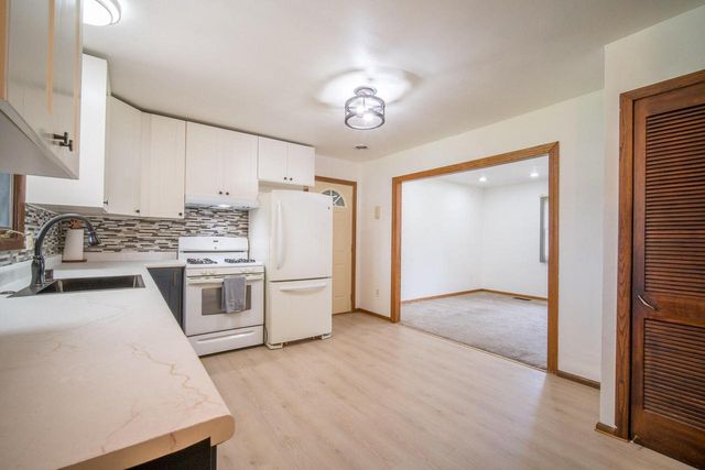 628 Pleasant DRIVE, West Bend, WI 53095