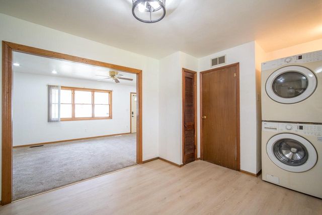 628 Pleasant DRIVE, West Bend, WI 53095