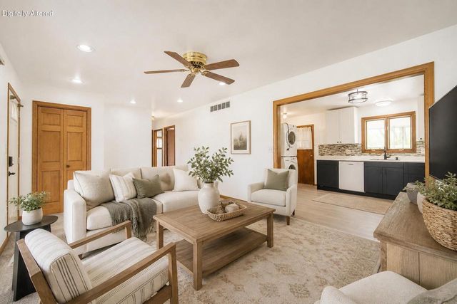628 Pleasant DRIVE, West Bend, WI 53095