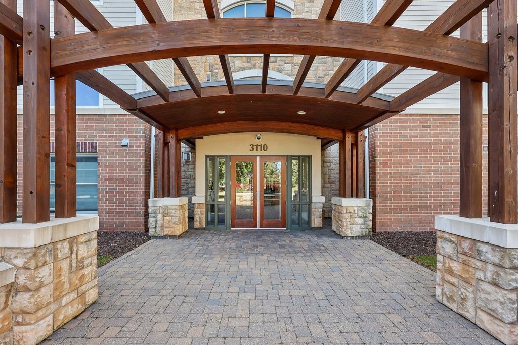 3110 N Chestnut Street 308, Chaska, MN 55318 — photo 2
