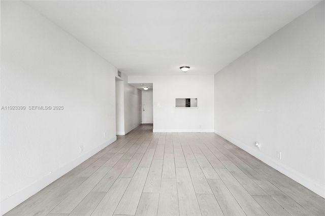 5201 Geneva Way 211, Doral, FL 33166