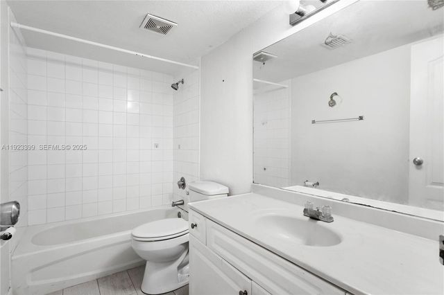 5201 Geneva Way 211, Doral, FL 33166