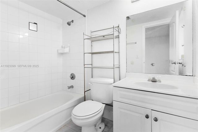 5201 Geneva Way 211, Doral, FL 33166