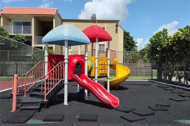 5201 Geneva Way 211, Doral, FL 33166