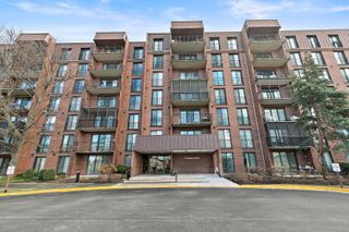 111 ACACIA Drive 210, Indian Head Park, IL 60525