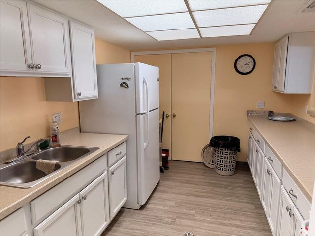 3621 LAKE BAYSHORE DRIVE J-403, Bradenton, FL 34205