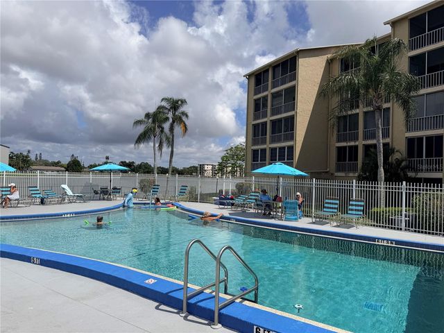 3621 LAKE BAYSHORE DRIVE J-403, Bradenton, FL 34205