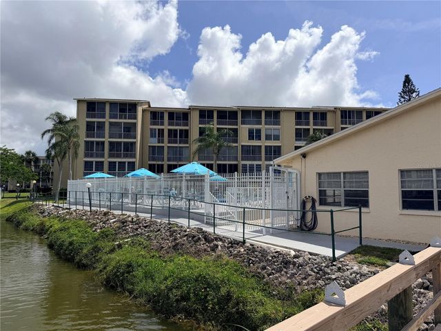 3621 LAKE BAYSHORE DRIVE J-403, Bradenton, FL 34205