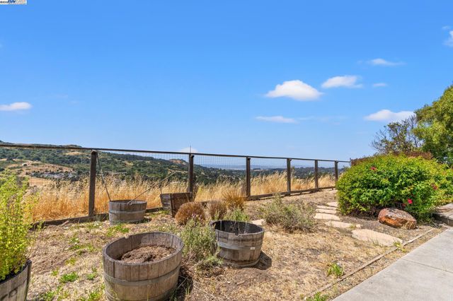 1326 Fascination Cir, Richmond, CA 94803