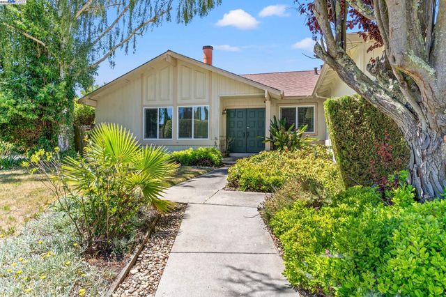 1326 Fascination Cir, Richmond, CA 94803