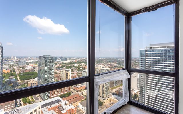 1122 N Clark Street 3902, Chicago, IL 60610