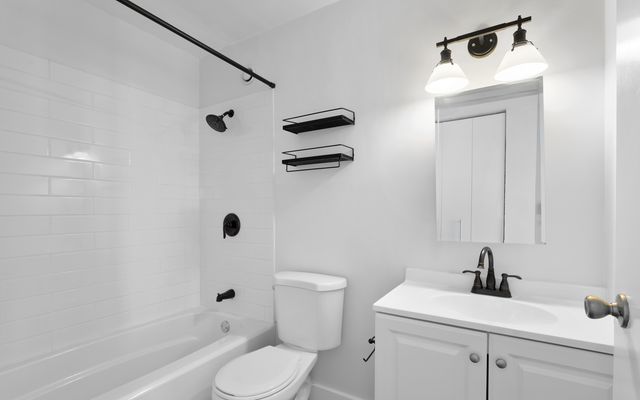1122 N Clark Street 3902, Chicago, IL 60610
