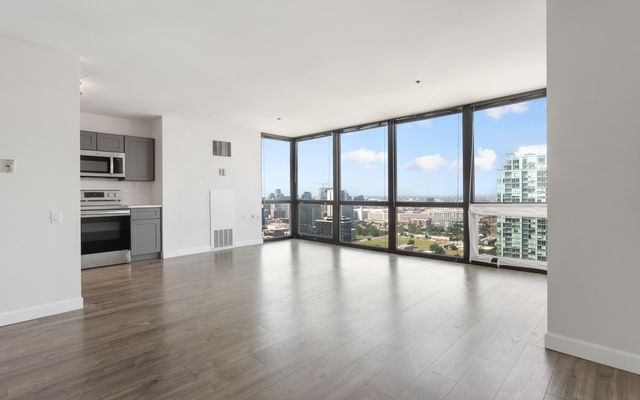 1122 N Clark Street 3902, Chicago, IL 60610