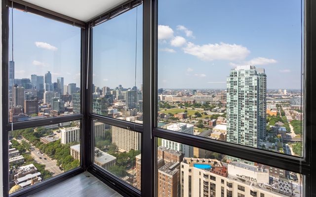 1122 N Clark Street 3902, Chicago, IL 60610