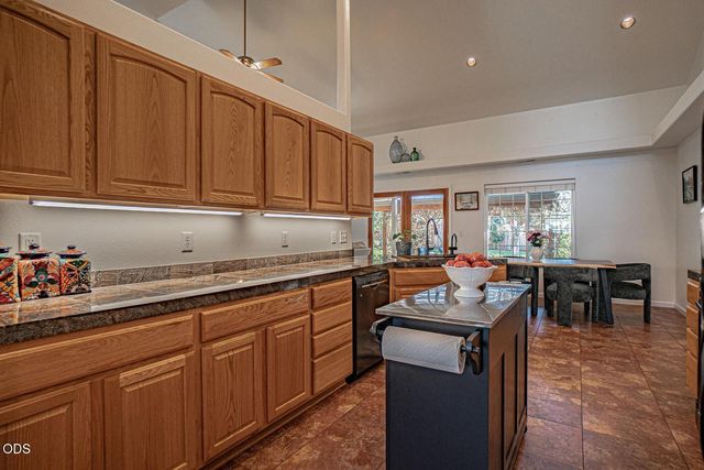 1025 Anglers Place, Shady Cove, OR 97539