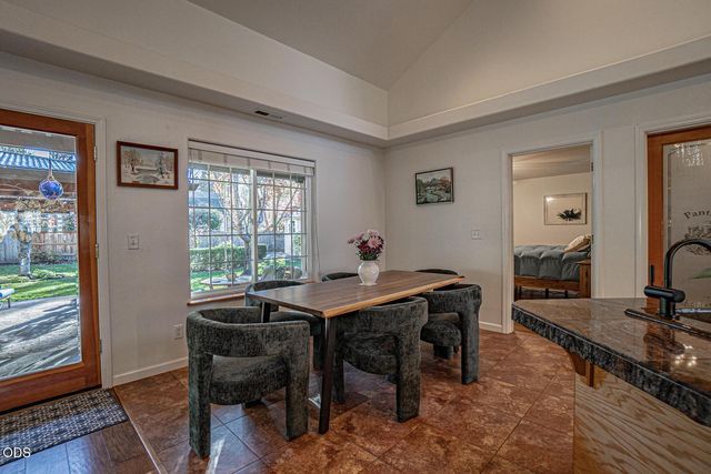 1025 Anglers Place, Shady Cove, OR 97539