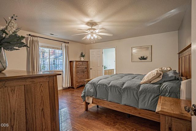1025 Anglers Place, Shady Cove, OR 97539