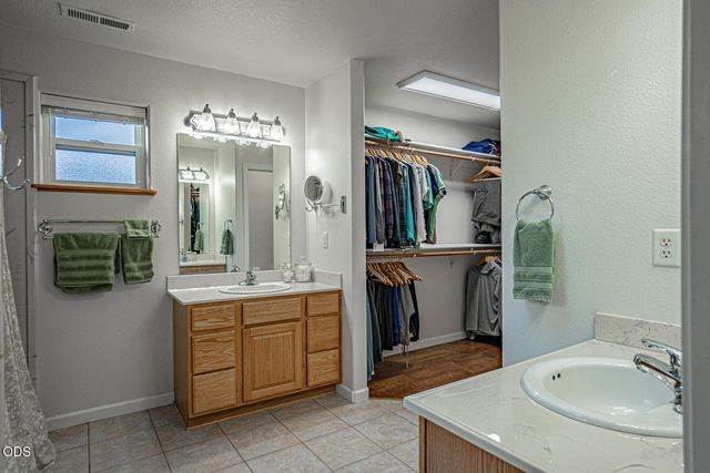 1025 Anglers Place, Shady Cove, OR 97539
